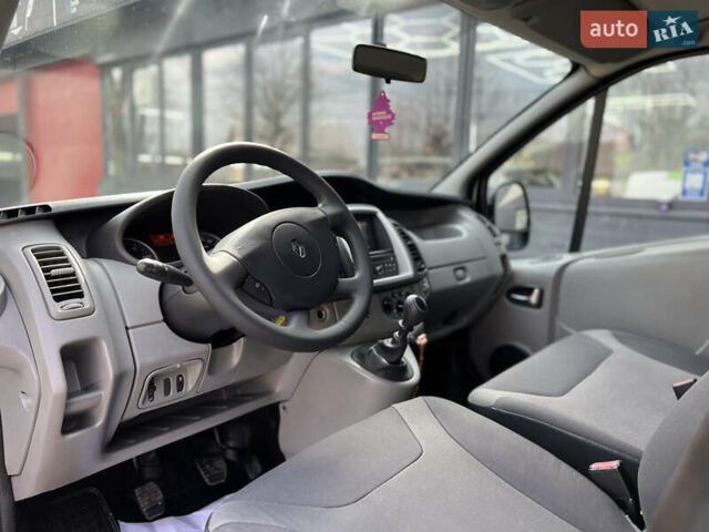 Черный Рено Трафик, объемом двигателя 2 л и пробегом 298 тыс. км за 14300 $, фото 13 на Automoto.ua