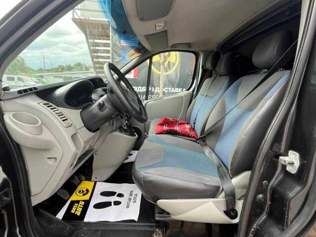 Черный Рено Трафик, объемом двигателя 2 л и пробегом 280 тыс. км за 9800 $, фото 8 на Automoto.ua