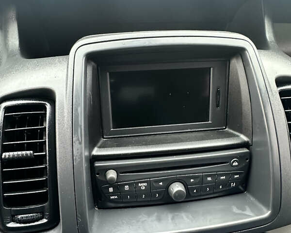 Черный Рено Трафик, объемом двигателя 2 л и пробегом 293 тыс. км за 12500 $, фото 27 на Automoto.ua