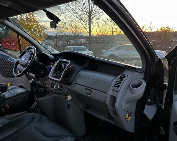 Чорний Рено Трафік, об'ємом двигуна 2 л та пробігом 270 тис. км за 15699 $, фото 13 на Automoto.ua