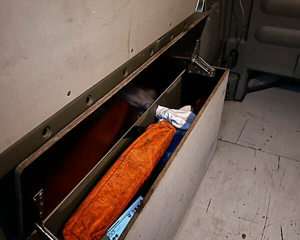 Чорний Рено Трафік, об'ємом двигуна 2 л та пробігом 270 тис. км за 15699 $, фото 22 на Automoto.ua