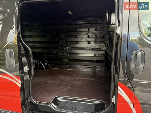 Чорний Рено Трафік, об'ємом двигуна 2 л та пробігом 301 тис. км за 12700 $, фото 9 на Automoto.ua