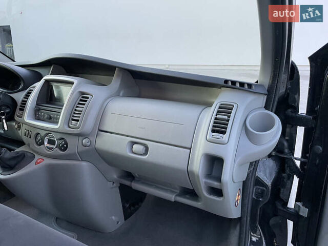 Черный Рено Трафик, объемом двигателя 2 л и пробегом 201 тыс. км за 17900 $, фото 47 на Automoto.ua