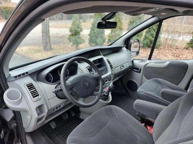 Чорний Рено Трафік, об'ємом двигуна 2 л та пробігом 176 тис. км за 8700 $, фото 7 на Automoto.ua