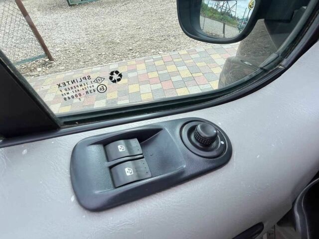 Черный Рено Трафик, объемом двигателя 2 л и пробегом 280 тыс. км за 9800 $, фото 9 на Automoto.ua