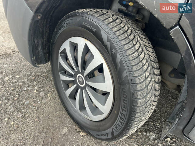 Черный Рено Трафик, объемом двигателя 2 л и пробегом 463 тыс. км за 8700 $, фото 20 на Automoto.ua