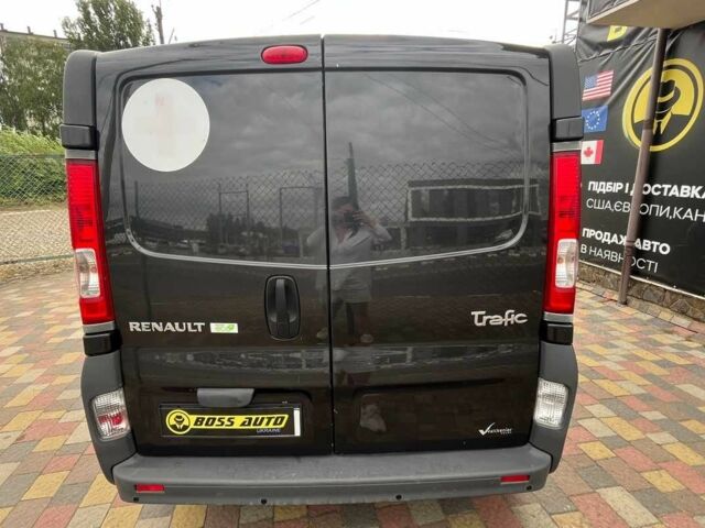 Черный Рено Трафик, объемом двигателя 2 л и пробегом 280 тыс. км за 9800 $, фото 5 на Automoto.ua