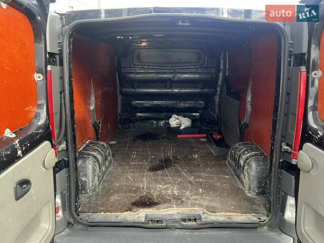 Черный Рено Трафик, объемом двигателя 2 л и пробегом 463 тыс. км за 8700 $, фото 18 на Automoto.ua