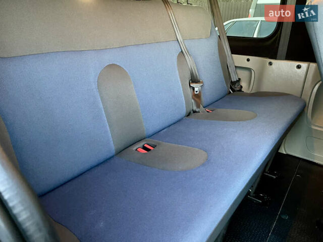 Черный Рено Трафик, объемом двигателя 2 л и пробегом 240 тыс. км за 14499 $, фото 44 на Automoto.ua