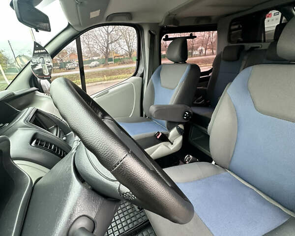 Черный Рено Трафик, объемом двигателя 2 л и пробегом 293 тыс. км за 12500 $, фото 29 на Automoto.ua