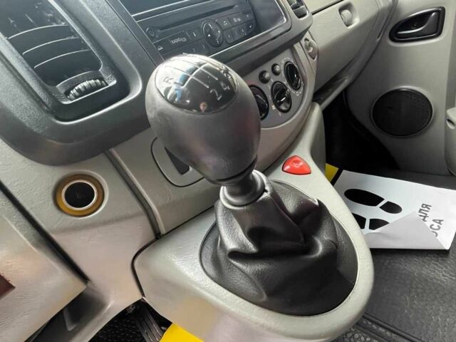 Черный Рено Трафик, объемом двигателя 2 л и пробегом 280 тыс. км за 9800 $, фото 12 на Automoto.ua