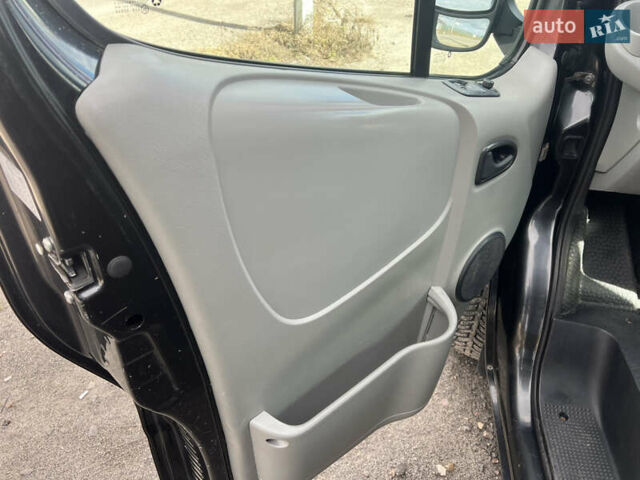 Черный Рено Трафик, объемом двигателя 2 л и пробегом 463 тыс. км за 8700 $, фото 17 на Automoto.ua