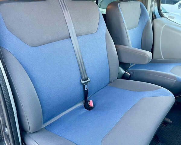 Черный Рено Трафик, объемом двигателя 2 л и пробегом 240 тыс. км за 14499 $, фото 48 на Automoto.ua