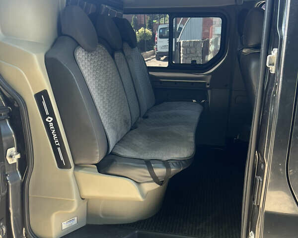 Черный Рено Трафик, объемом двигателя 2 л и пробегом 324 тыс. км за 12500 $, фото 2 на Automoto.ua