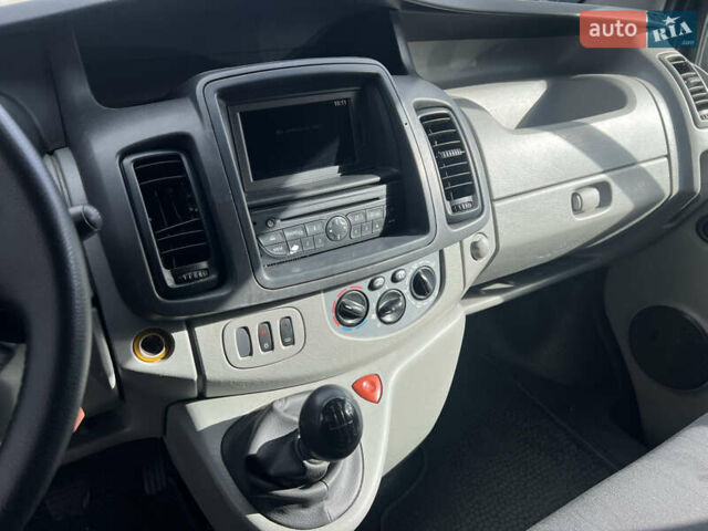 Черный Рено Трафик, объемом двигателя 2 л и пробегом 463 тыс. км за 8700 $, фото 14 на Automoto.ua