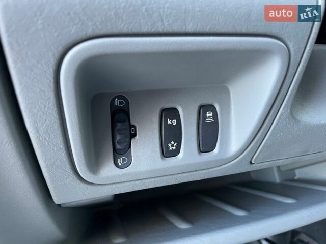 Чорний Рено Трафік, об'ємом двигуна 2 л та пробігом 201 тис. км за 16990 $, фото 43 на Automoto.ua