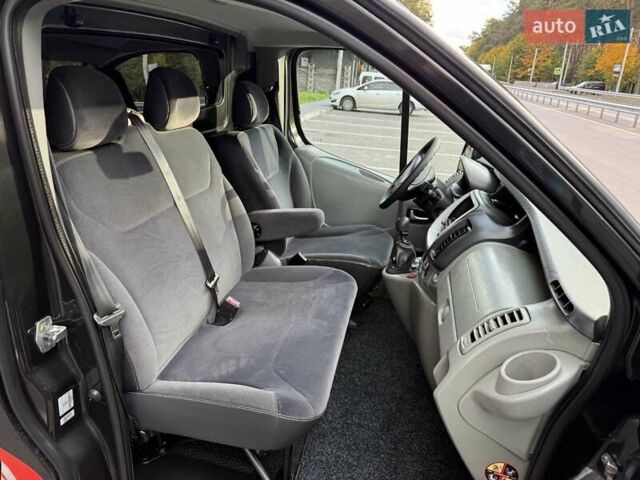 Чорний Рено Трафік, об'ємом двигуна 2 л та пробігом 301 тис. км за 12700 $, фото 19 на Automoto.ua