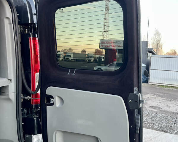 Черный Рено Трафик, объемом двигателя 2 л и пробегом 240 тыс. км за 14499 $, фото 29 на Automoto.ua