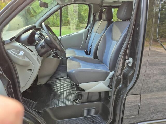 Черный Рено Трафик, объемом двигателя 2 л и пробегом 231 тыс. км за 8300 $, фото 19 на Automoto.ua