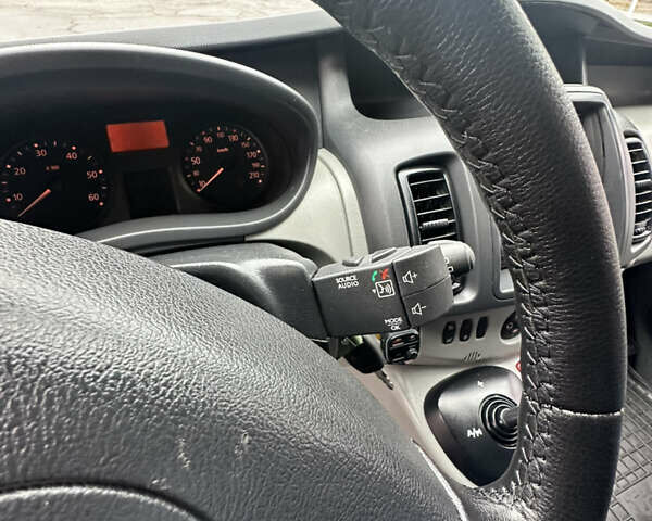 Черный Рено Трафик, объемом двигателя 2 л и пробегом 293 тыс. км за 12500 $, фото 30 на Automoto.ua