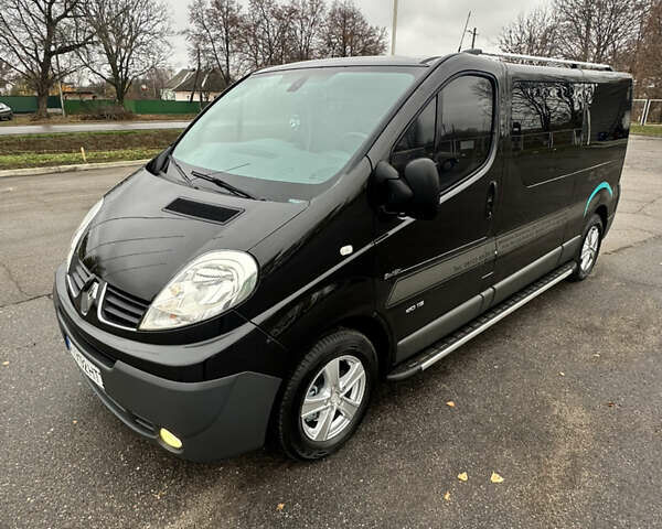 Черный Рено Трафик, объемом двигателя 2 л и пробегом 293 тыс. км за 12500 $, фото 2 на Automoto.ua