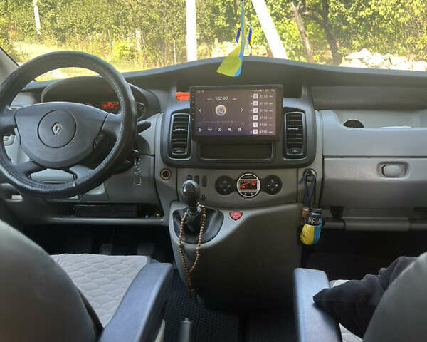 Черный Рено Трафик, объемом двигателя 2 л и пробегом 324 тыс. км за 12500 $, фото 3 на Automoto.ua