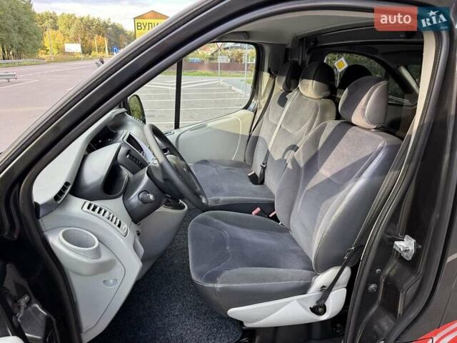 Чорний Рено Трафік, об'ємом двигуна 2 л та пробігом 301 тис. км за 12700 $, фото 17 на Automoto.ua