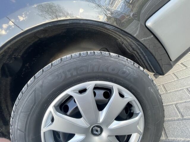 Чорний Рено Трафік, об'ємом двигуна 2 л та пробігом 217 тис. км за 15800 $, фото 23 на Automoto.ua