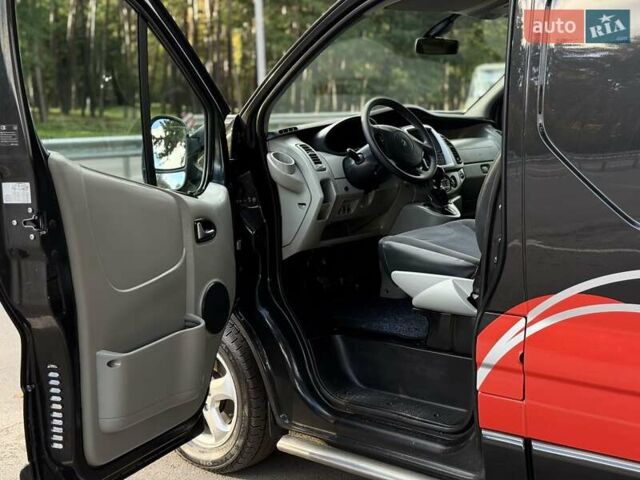 Чорний Рено Трафік, об'ємом двигуна 2 л та пробігом 301 тис. км за 12700 $, фото 22 на Automoto.ua