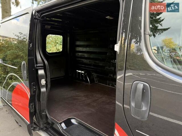 Чорний Рено Трафік, об'ємом двигуна 2 л та пробігом 301 тис. км за 12700 $, фото 16 на Automoto.ua