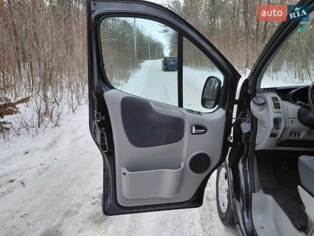 Чорний Рено Трафік, об'ємом двигуна 2 л та пробігом 243 тис. км за 17900 $, фото 8 на Automoto.ua
