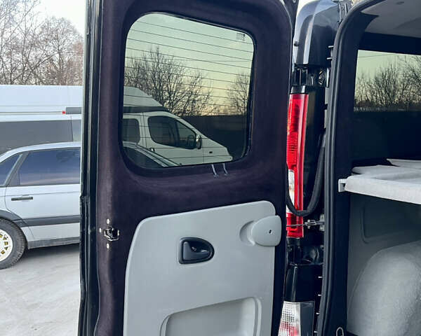 Черный Рено Трафик, объемом двигателя 2 л и пробегом 240 тыс. км за 14499 $, фото 28 на Automoto.ua