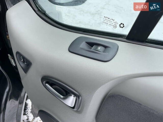 Чорний Рено Трафік, об'ємом двигуна 2 л та пробігом 201 тис. км за 17550 $, фото 46 на Automoto.ua