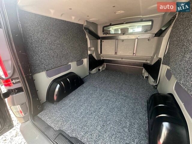 Черный Рено Трафик, объемом двигателя 2 л и пробегом 218 тыс. км за 16199 $, фото 26 на Automoto.ua