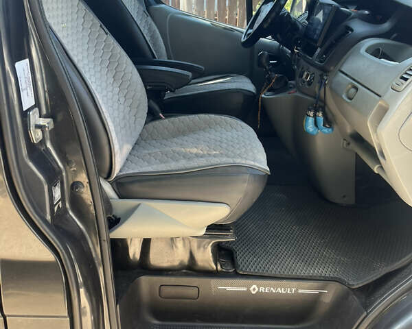 Черный Рено Трафик, объемом двигателя 2 л и пробегом 324 тыс. км за 12500 $, фото 4 на Automoto.ua