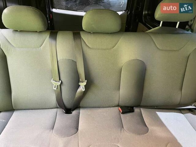 Чорний Рено Трафік, об'ємом двигуна 2 л та пробігом 315 тис. км за 16900 $, фото 4 на Automoto.ua