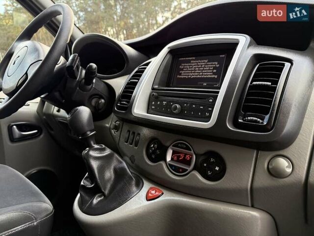 Чорний Рено Трафік, об'ємом двигуна 2 л та пробігом 301 тис. км за 12700 $, фото 23 на Automoto.ua