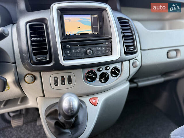 Черный Рено Трафик, объемом двигателя 2 л и пробегом 283 тыс. км за 15750 $, фото 17 на Automoto.ua