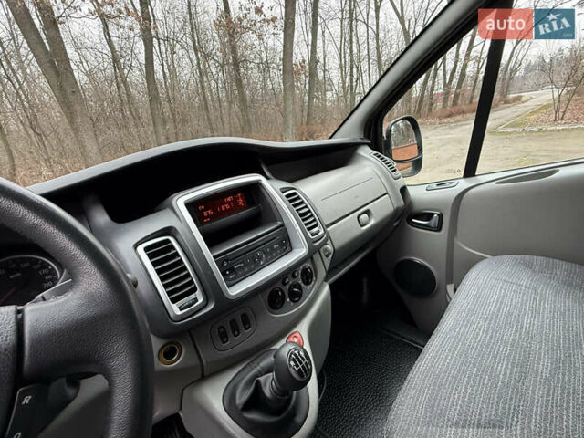 Черный Рено Трафик, объемом двигателя 2 л и пробегом 177 тыс. км за 16800 $, фото 29 на Automoto.ua