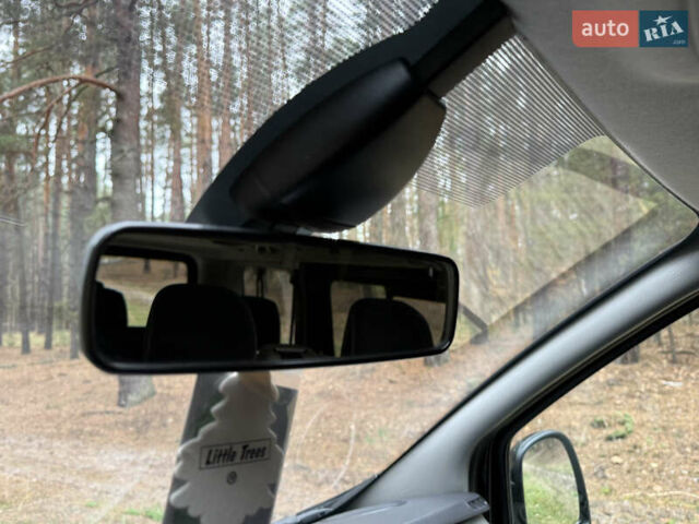 Черный Рено Трафик, объемом двигателя 2 л и пробегом 193 тыс. км за 18800 $, фото 84 на Automoto.ua