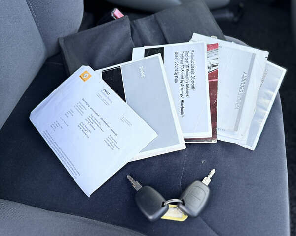 Черный Рено Трафик, объемом двигателя 2 л и пробегом 283 тыс. км за 15750 $, фото 21 на Automoto.ua