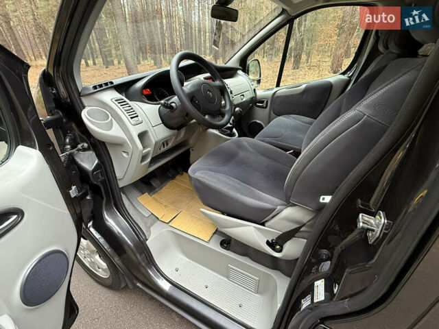 Черный Рено Трафик, объемом двигателя 2 л и пробегом 193 тыс. км за 18800 $, фото 36 на Automoto.ua