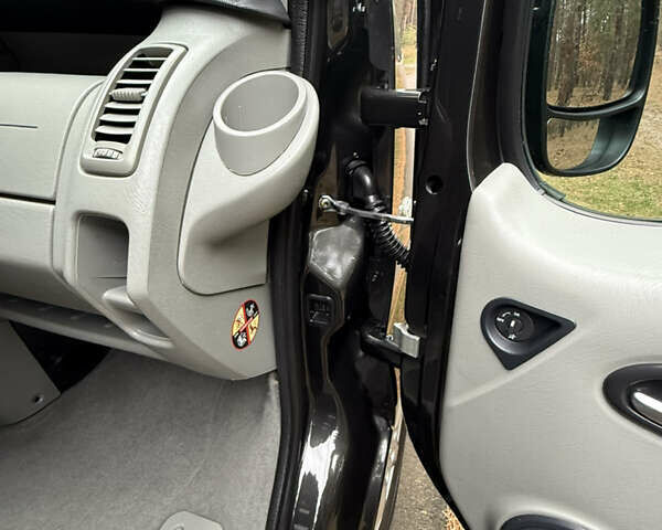 Черный Рено Трафик, объемом двигателя 2 л и пробегом 193 тыс. км за 18800 $, фото 41 на Automoto.ua