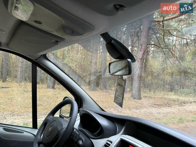 Черный Рено Трафик, объемом двигателя 2 л и пробегом 193 тыс. км за 18800 $, фото 45 на Automoto.ua