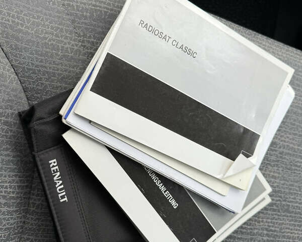 Черный Рено Трафик, объемом двигателя 2 л и пробегом 177 тыс. км за 16800 $, фото 60 на Automoto.ua