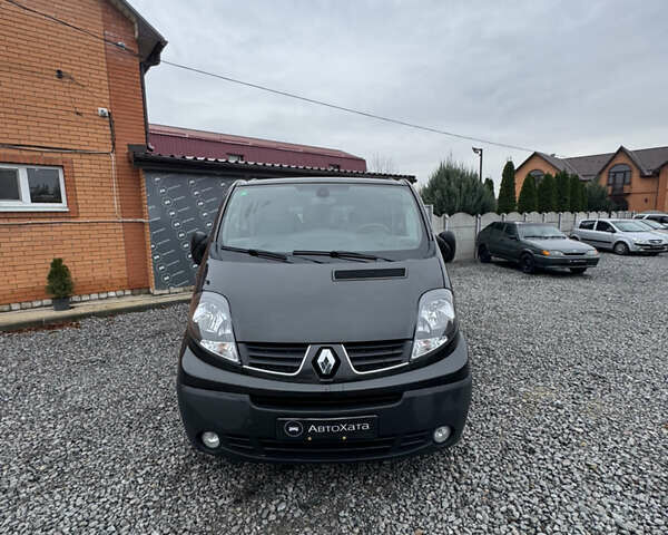 Черный Рено Трафик, объемом двигателя 2 л и пробегом 264 тыс. км за 16500 $, фото 1 на Automoto.ua