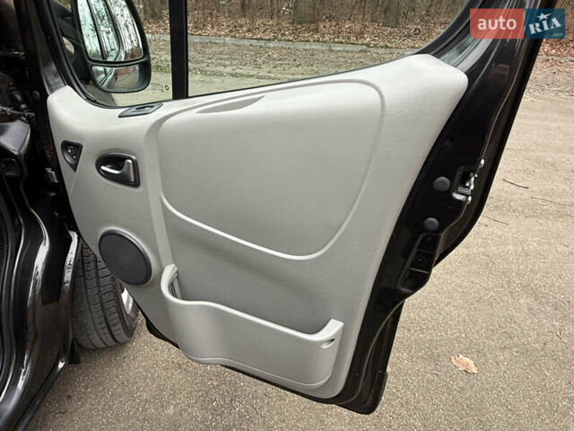 Черный Рено Трафик, объемом двигателя 2 л и пробегом 177 тыс. км за 16800 $, фото 34 на Automoto.ua