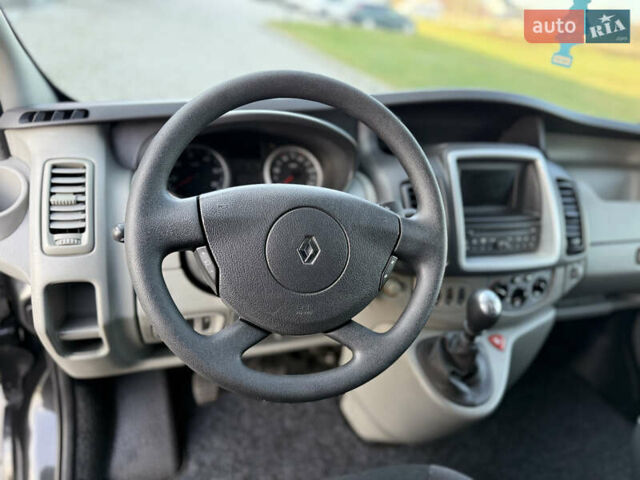 Черный Рено Трафик, объемом двигателя 2 л и пробегом 283 тыс. км за 15750 $, фото 15 на Automoto.ua