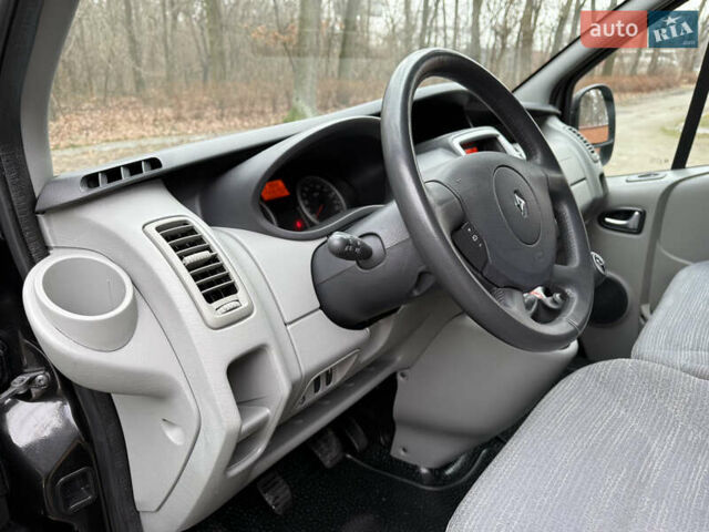 Черный Рено Трафик, объемом двигателя 2 л и пробегом 177 тыс. км за 16800 $, фото 25 на Automoto.ua
