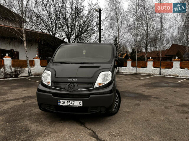 Черный Рено Трафик, объемом двигателя 2 л и пробегом 400 тыс. км за 15600 $, фото 2 на Automoto.ua